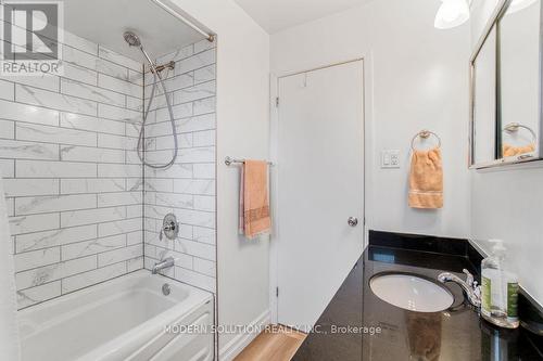 36 Hillcrest Avenue, Brantford, ON - Indoor Photo Showing Bathroom