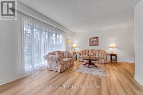 36 Hillcrest Avenue, Brantford, ON - Indoor Photo Showing Living Room