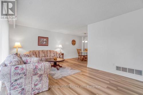 36 Hillcrest Avenue, Brantford, ON - Indoor Photo Showing Living Room