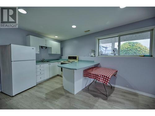 4805 Oleander Drive Unit# 1, Osoyoos, BC - Indoor Photo Showing Kitchen