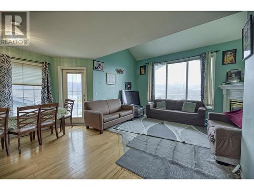 4805 Oleander Drive Unit# 1, Osoyoos, BC - Indoor Photo Showing Living Room