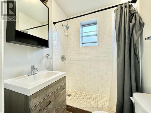 5 - 83 Gibson Avenue, Hamilton (Gibson), ON - Indoor Photo Showing Bathroom