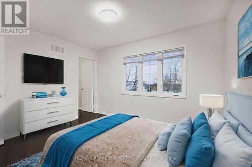 6 Wellington Avenue E, Oshawa, ON - Indoor Photo Showing Bedroom