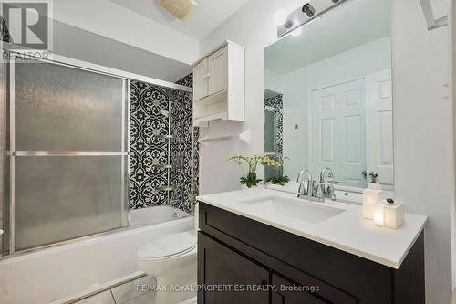 6 Wellington Avenue E, Oshawa, ON - Indoor Photo Showing Bathroom