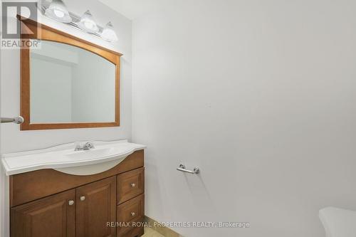 6 Wellington Avenue E, Oshawa, ON - Indoor Photo Showing Bathroom