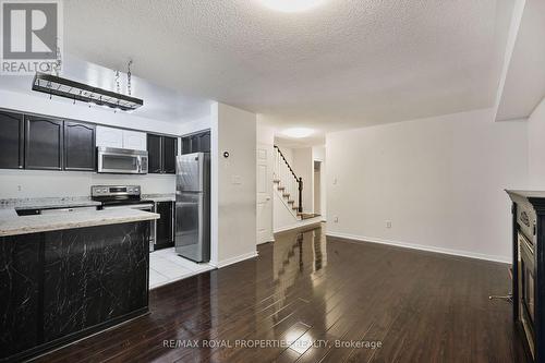 6 Wellington Avenue E, Oshawa, ON - Indoor Photo Showing Kitchen