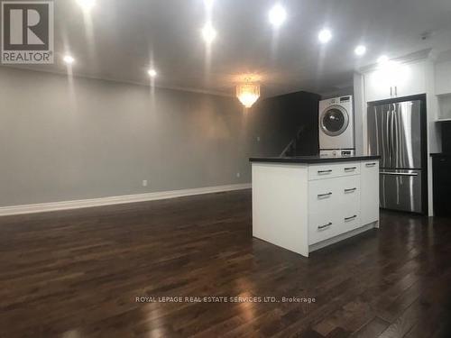 3383 Ellengale Drive, Mississauga, ON - Indoor Photo Showing Kitchen