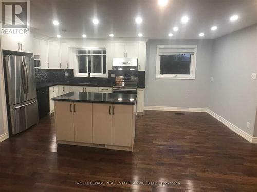 3383 Ellengale Drive, Mississauga, ON - Indoor Photo Showing Kitchen