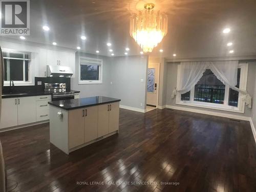 3383 Ellengale Drive, Mississauga, ON - Indoor Photo Showing Kitchen