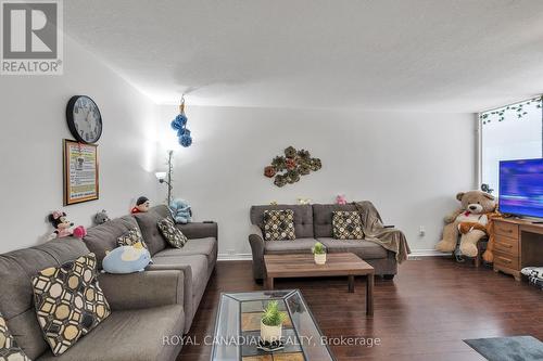 748 Little Hill Street, London, ON - Indoor Photo Showing Living Room