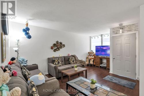 748 Little Hill Street, London, ON - Indoor Photo Showing Living Room