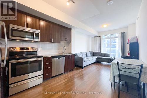 735 - 7161 Yonge Street, Markham, ON - Indoor Photo Showing Kitchen