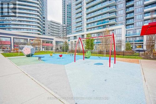 735 - 7161 Yonge Street, Markham, ON - Outdoor With Facade