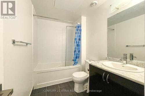 735 - 7161 Yonge Street, Markham, ON - Indoor Photo Showing Bathroom