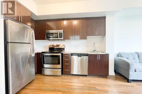 735 - 7161 Yonge Street, Markham, ON - Indoor Photo Showing Kitchen