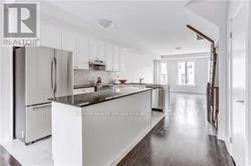 1135 Beachcomber Road, Mississauga, ON - Indoor Photo Showing Kitchen With Upgraded Kitchen