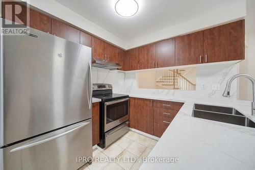 1204 Prestonwood Crescent, Mississauga, ON - Indoor Photo Showing Kitchen With Double Sink