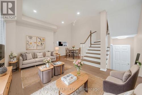 1204 Prestonwood Crescent, Mississauga, ON - Indoor Photo Showing Living Room