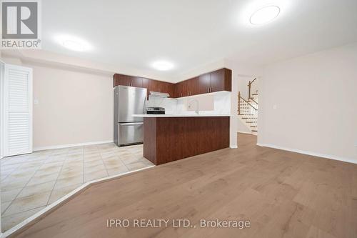 1204 Prestonwood Crescent, Mississauga, ON - Indoor Photo Showing Kitchen