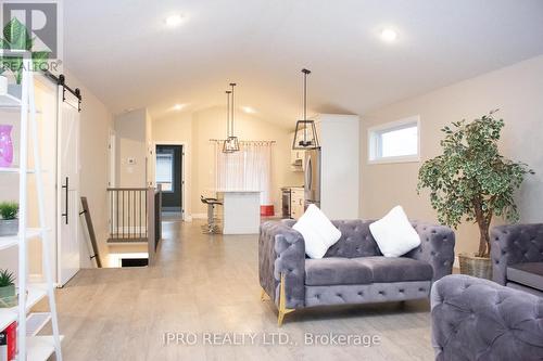 32 Ambrosia Path, St. Thomas, ON - Indoor Photo Showing Living Room