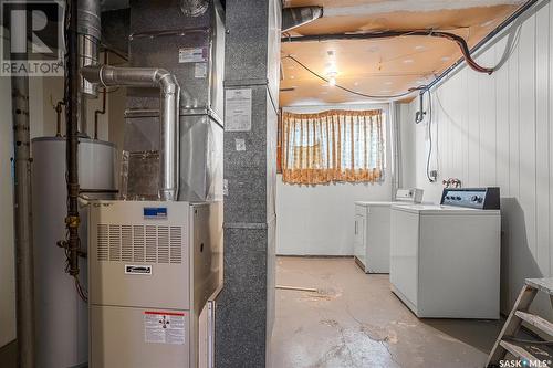 339 Witney Avenue S, Saskatoon, SK - Indoor Photo Showing Laundry Room