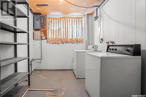 339 Witney Avenue S, Saskatoon, SK - Indoor Photo Showing Laundry Room