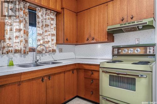 339 Witney Avenue S, Saskatoon, SK - Indoor Photo Showing Kitchen With Double Sink