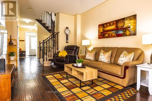 856 Emery Way, Peterborough (Monaghan), ON - Indoor Photo Showing Living Room