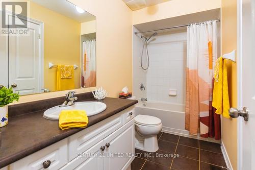 856 Emery Way, Peterborough (Monaghan), ON - Indoor Photo Showing Bathroom