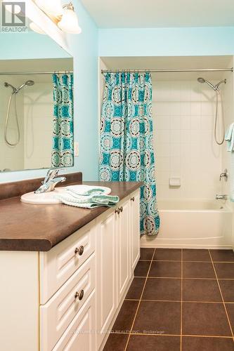 856 Emery Way, Peterborough (Monaghan), ON - Indoor Photo Showing Bathroom