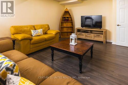 856 Emery Way, Peterborough (Monaghan), ON - Indoor Photo Showing Living Room