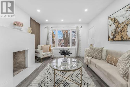 304 Wallace Avenue S, Welland, ON - Indoor Photo Showing Living Room