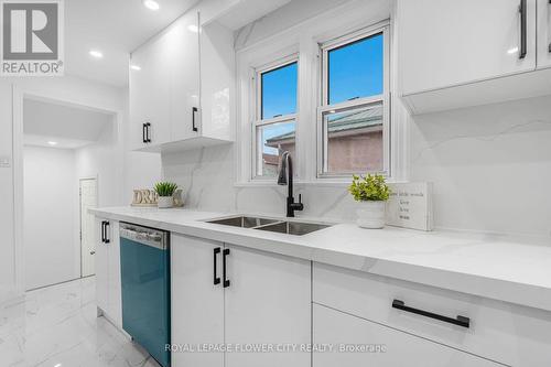 304 Wallace Avenue S, Welland, ON - Indoor Photo Showing Kitchen With Double Sink