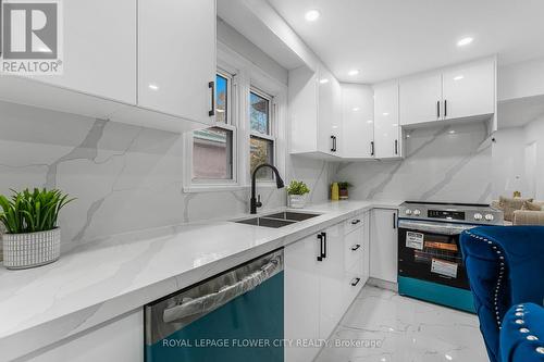 304 Wallace Avenue S, Welland, ON - Indoor Photo Showing Kitchen With Double Sink