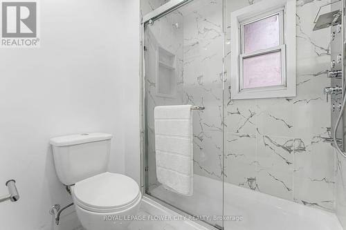 304 Wallace Avenue S, Welland, ON - Indoor Photo Showing Bathroom