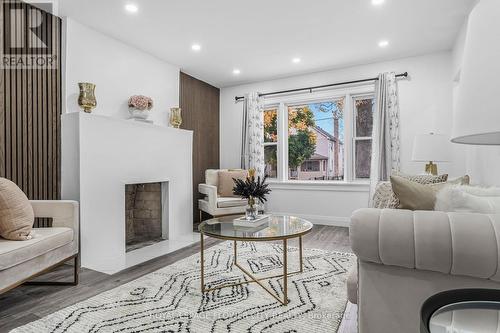 304 Wallace Avenue S, Welland, ON - Indoor Photo Showing Living Room