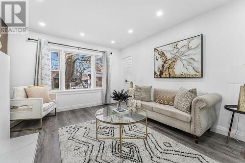 304 Wallace Avenue S, Welland, ON - Indoor Photo Showing Living Room