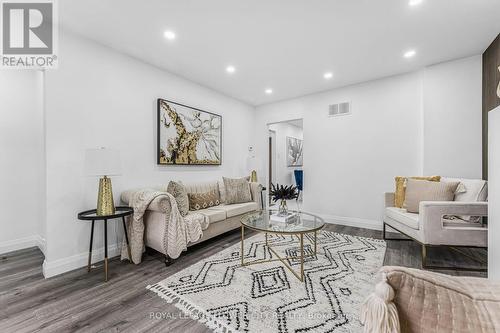 304 Wallace Avenue S, Welland, ON - Indoor Photo Showing Living Room