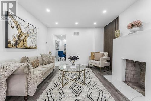 304 Wallace Avenue S, Welland, ON - Indoor Photo Showing Living Room