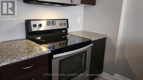 69 - 2435 Greenwich Drive, Oakville, ON - Indoor Photo Showing Kitchen