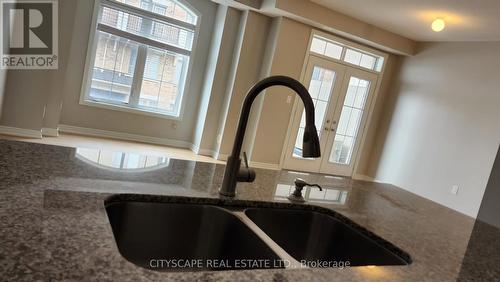 69 - 2435 Greenwich Drive, Oakville, ON - Indoor Photo Showing Kitchen With Double Sink