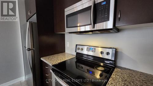 69 - 2435 Greenwich Drive, Oakville, ON - Indoor Photo Showing Kitchen