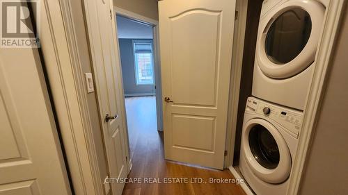 69 - 2435 Greenwich Drive, Oakville, ON - Indoor Photo Showing Laundry Room