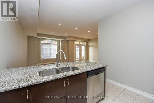 69 - 2435 Greenwich Drive, Oakville, ON - Indoor Photo Showing Kitchen With Double Sink