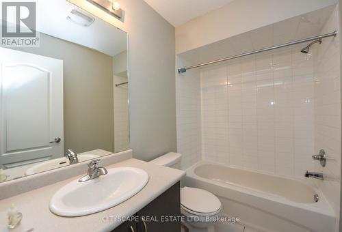 69 - 2435 Greenwich Drive, Oakville, ON - Indoor Photo Showing Bathroom