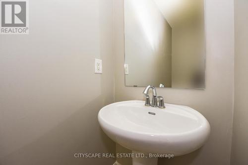 69 - 2435 Greenwich Drive, Oakville, ON - Indoor Photo Showing Bathroom