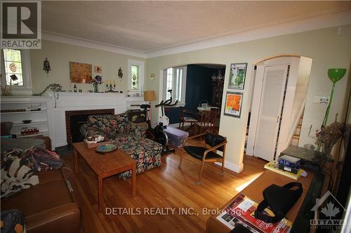 10 Garrison Street N, Ottawa, ON - Indoor Photo Showing Living Room With Fireplace