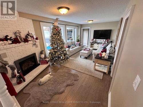 33 Cheval Drive, Grimsby, ON - Indoor Photo Showing Living Room With Fireplace