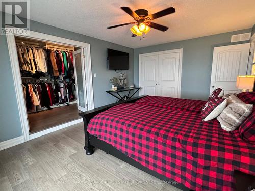 33 Cheval Drive, Grimsby, ON - Indoor Photo Showing Bedroom