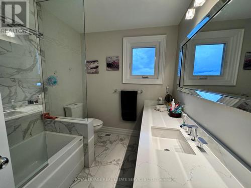 33 Cheval Drive, Grimsby, ON - Indoor Photo Showing Bathroom